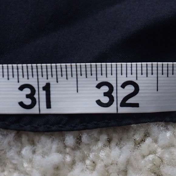 Silky Euro Coat of Arms Black & Gold with Tassel Print Square 33" Hand Rolled - Picture 5 of 8